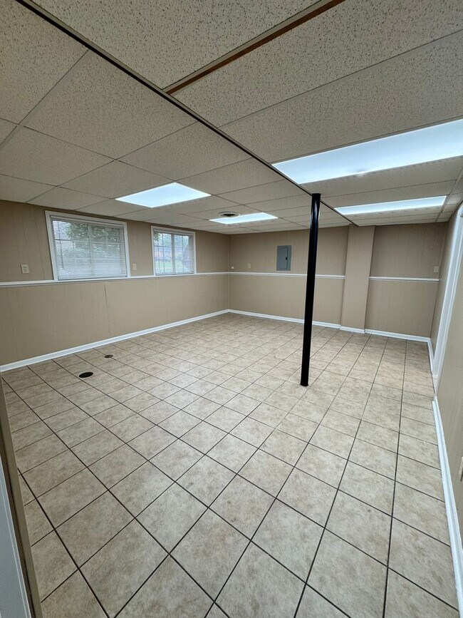 Building Photo - 5001 Sampson Dr
