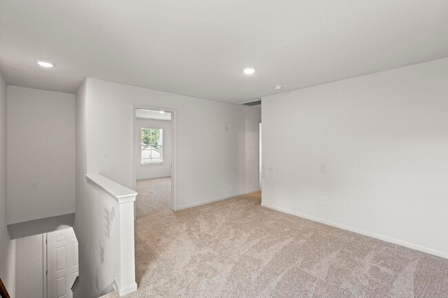 Building Photo - Welcome to your new home in the heart of L...