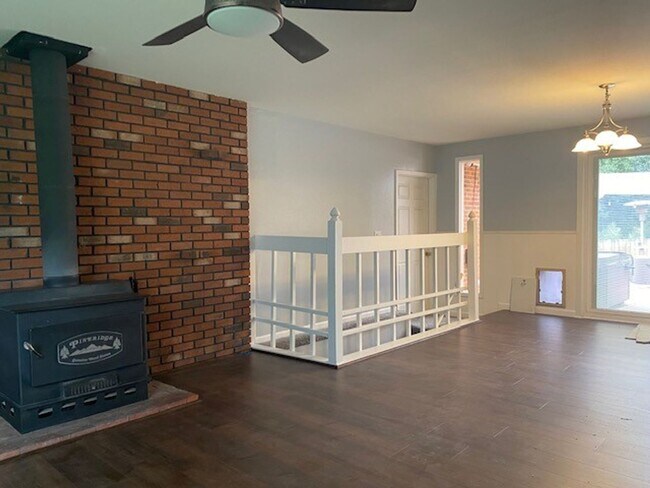 Building Photo - 4 Bedroom &  3 Bath Brick Ranch - $300 off first month's rent if Lease signed by 9/1