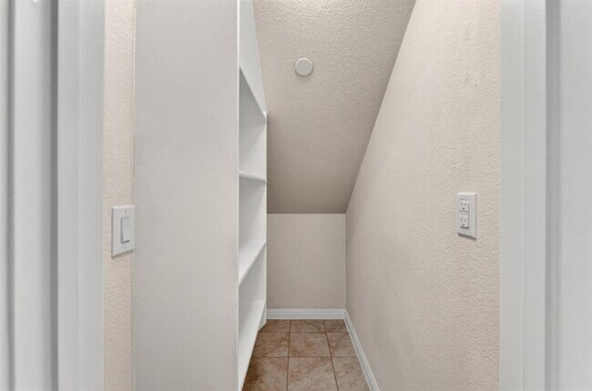 Building Photo - 516 E Slaughter Ln