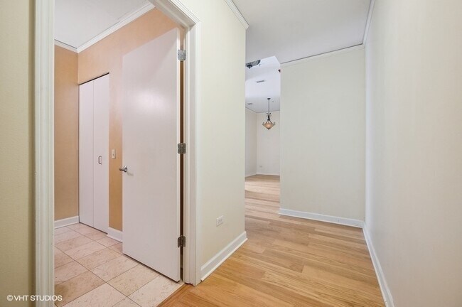 Building Photo - 201 N Westshore Dr