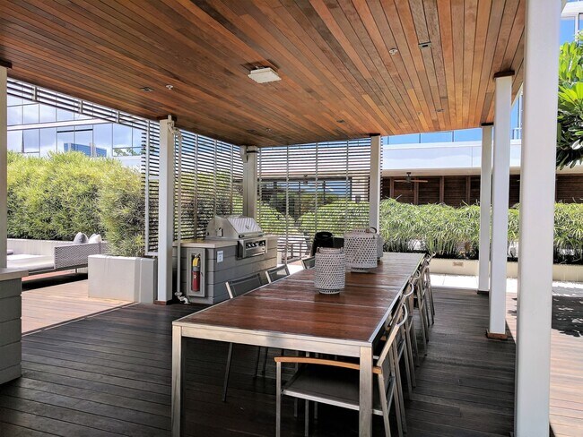 Building Photo - Symphony Honolulu 1 bedroom 1 bath with 1 parking