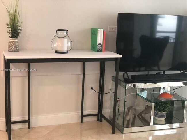 Building Photo - 3350 SW 27th Ave