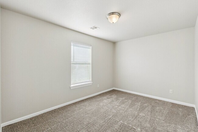 Building Photo - 824 Hunter Pl