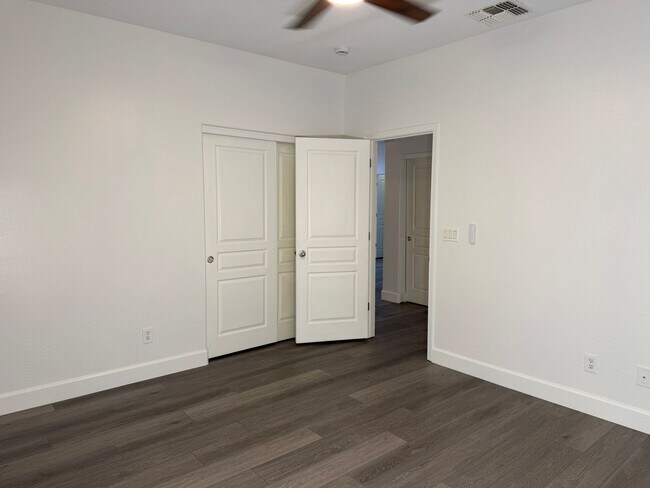 Building Photo - 42502 W Somerset Dr