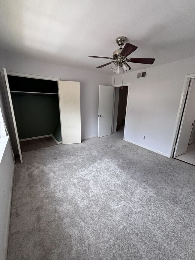 Building Photo - 2643 Southbury Cir