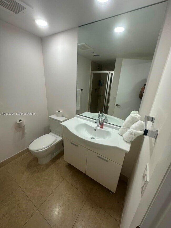 Building Photo - 485 Brickell Ave