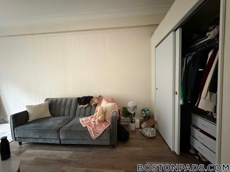 Building Photo - 62 Boylston St