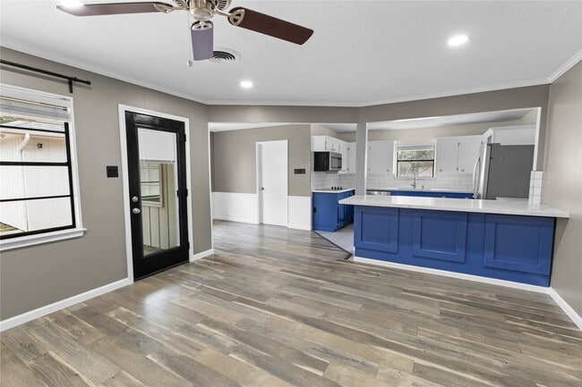 Building Photo - 302 Shadow Creek Dr