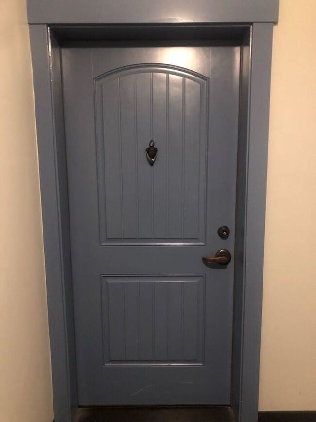 Building Photo - Stunning Down Town Condo in Secure Building