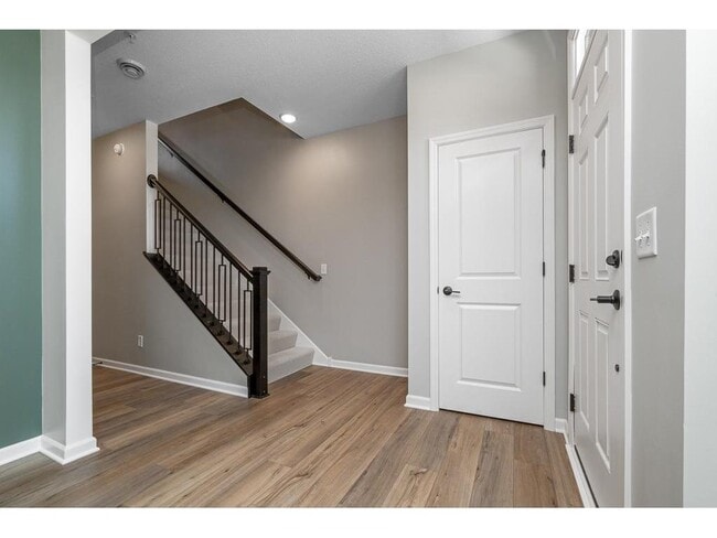 Building Photo - 848 S Woodlawn Ave