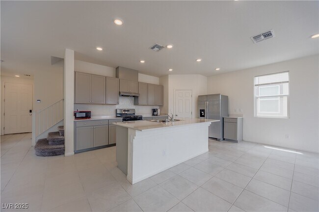 Building Photo - 5927 Coja St