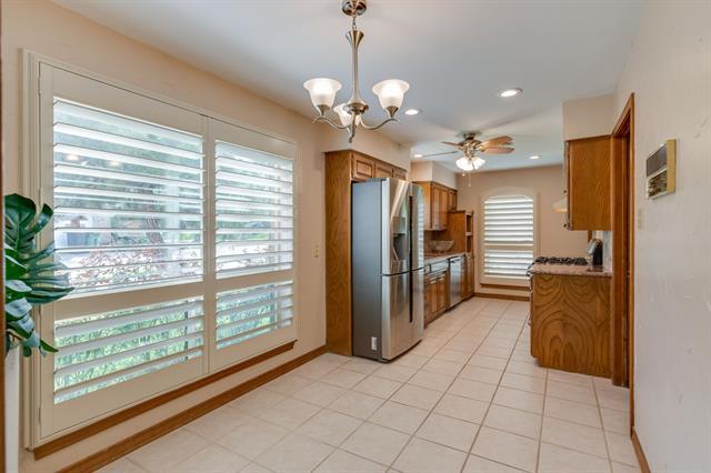 Building Photo - 704 Shady Ln