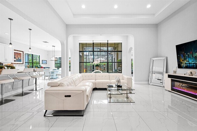 Building Photo - 8855 Watercrest Cir W