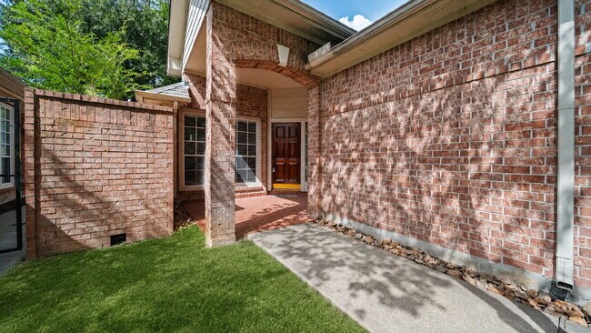 Building Photo - Welcome home to Alden Bridge, where comfort meets The Woodlands lifestyle!
