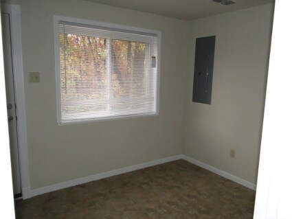 Building Photo - 6930 Birdie Ln