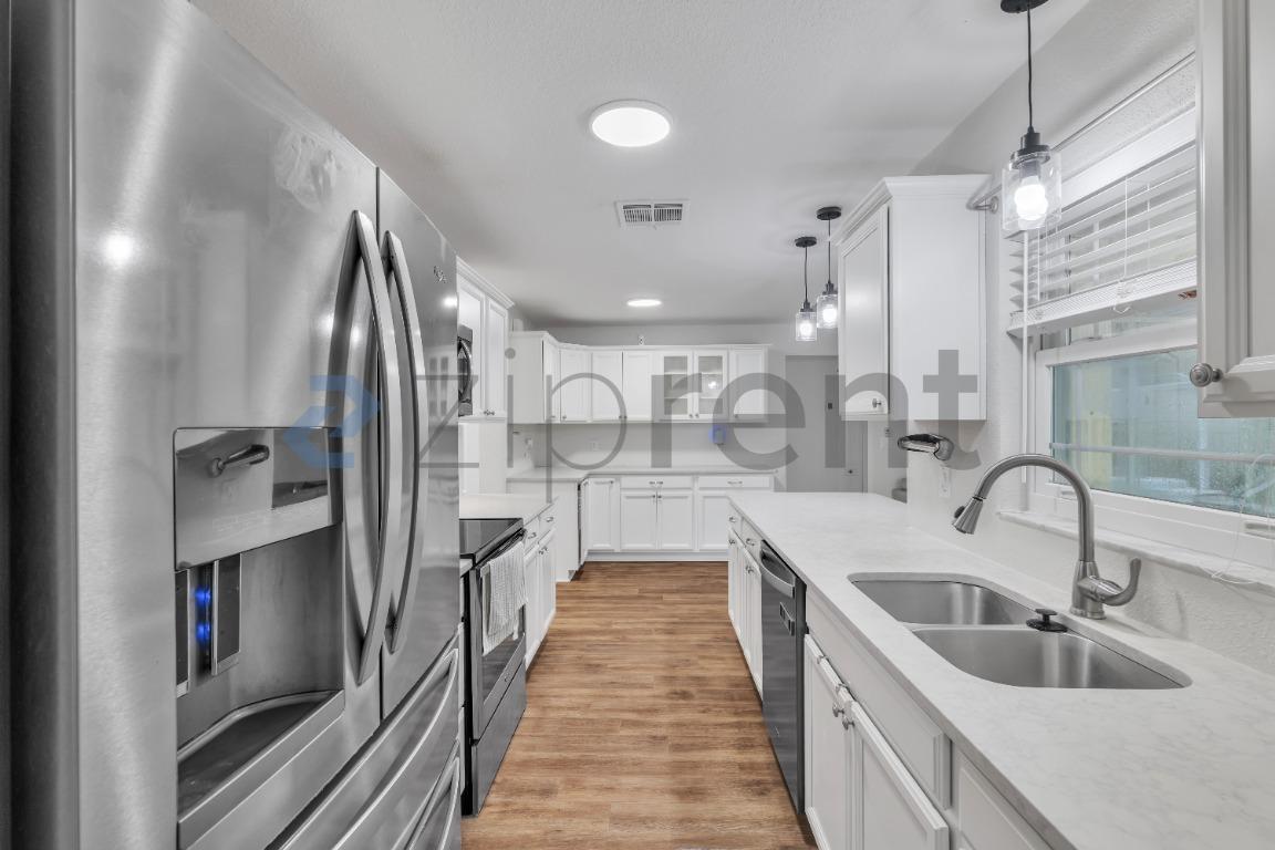 Building Photo - Unit