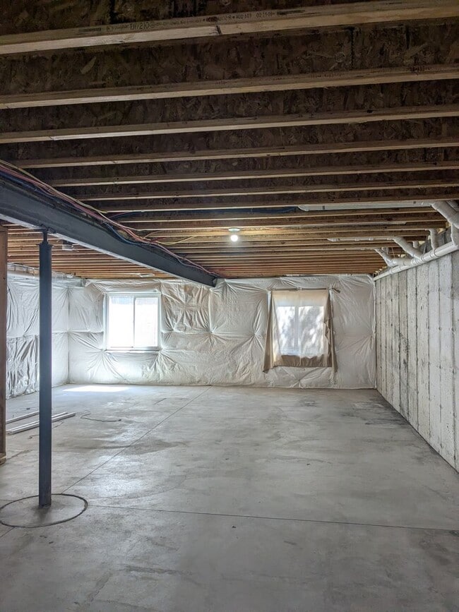Building Photo - Beautiful 2 Story Townhome with 3 Car Garage!