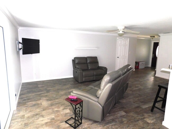 Building Photo - 1367 Elmbank Way