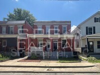Building Photo - 1915 Manada St