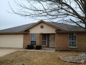 Building Photo - 4 bedroom 2 bathroom house! HOUSING ACCEPTED!