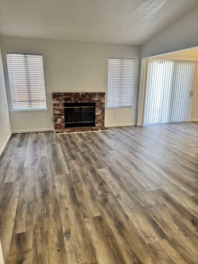 Building Photo - Welcome to this beautifully renovated 2-bedroom, 1.5-bathroom condo located in the highly desirab...