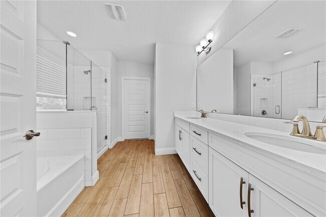 Building Photo - 15537 Mango Isle St