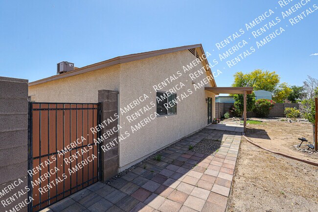 Building Photo - Centrally Located in El Mirage
