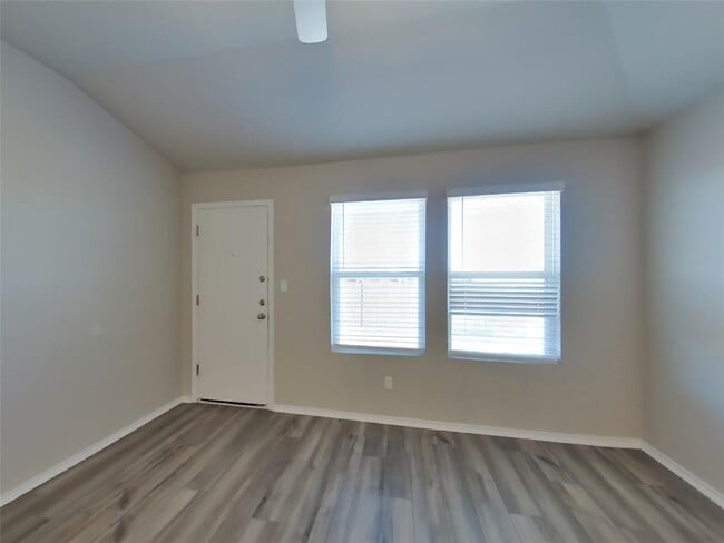 Building Photo - 5104 Saddle Clb Dr