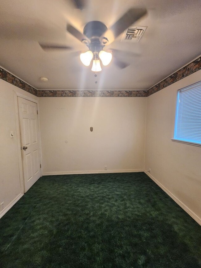 Building Photo - 3-bedroom 1 bath Single Level House