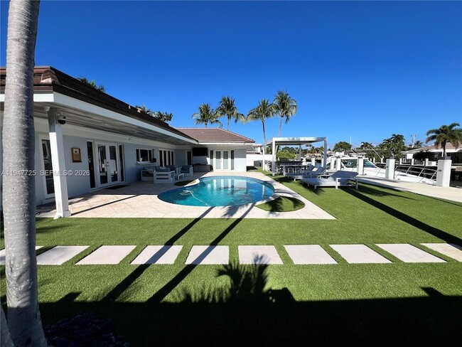 Building Photo - 5510 Bayview Dr