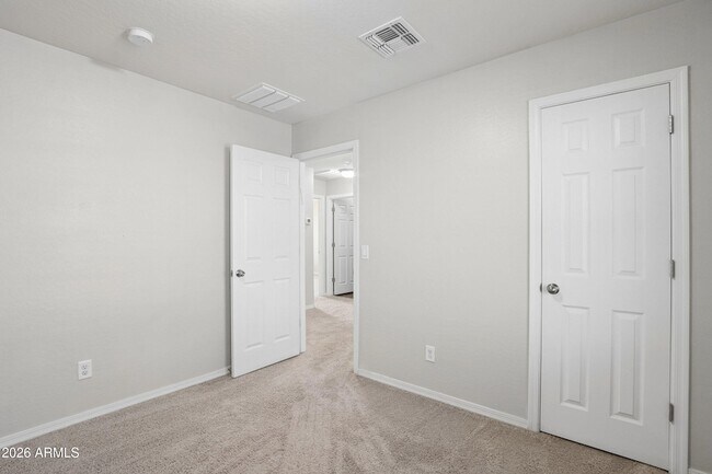 Building Photo - 1748 N Logan Ln