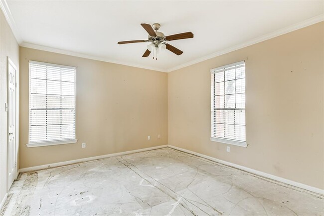 Building Photo - 2255 Braeswood Park Dr