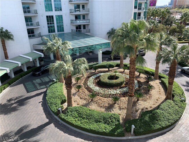 Building Photo - 322 E Karen Ave