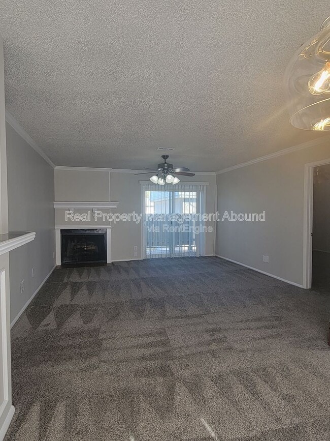 Building Photo - 6724 S Lewis Ave