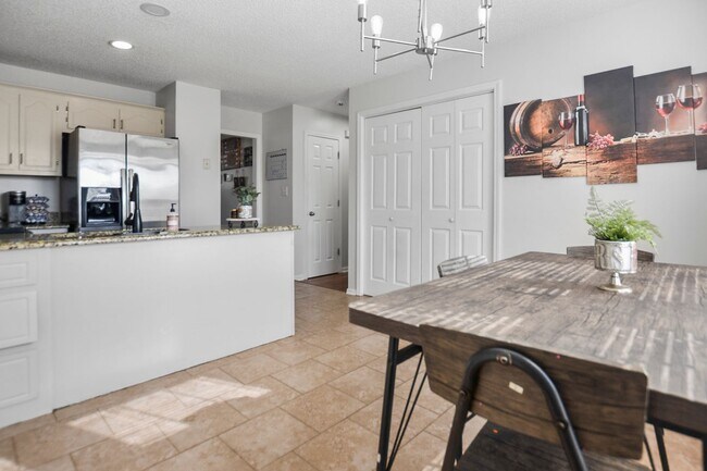 Building Photo - Pet Friendly Three Bedroom!