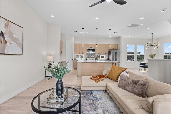 Building Photo - 2509 N MacGregor Way