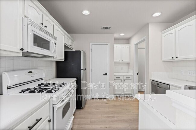 Building Photo - 336 Celery Loop