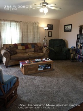 Building Photo - Great 3 Bed 2 Bath House in Sunburst Terrace