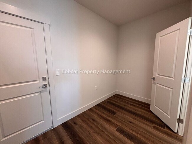 Building Photo - 1112 Little Ln