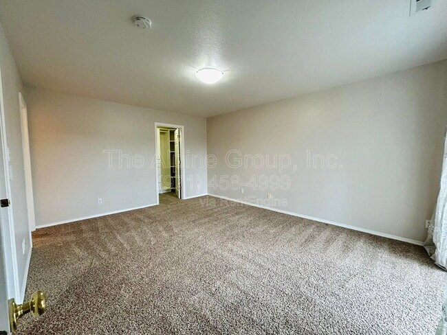 Building Photo - 10691 SW Celeste Ln