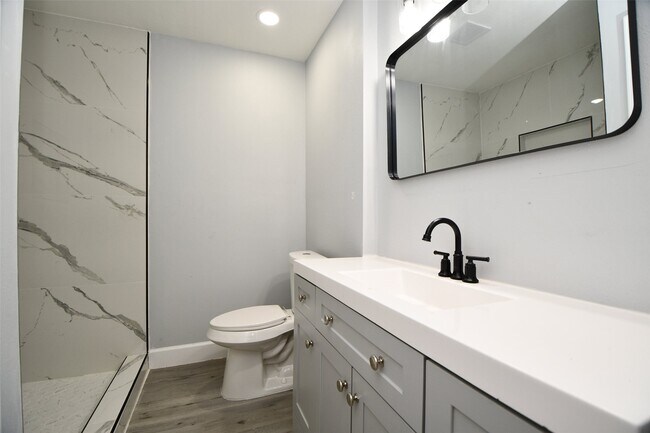 Building Photo - 5429 De Lange Ln