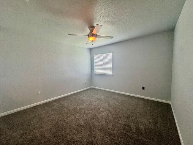 Building Photo - 372 Kingfisher Ln