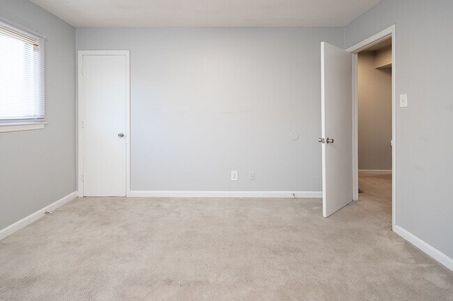Building Photo - Spacious, affordable two bedroom townhouse in a great location in Charlotte!