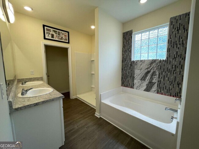 Building Photo - 78 Rapps Ave