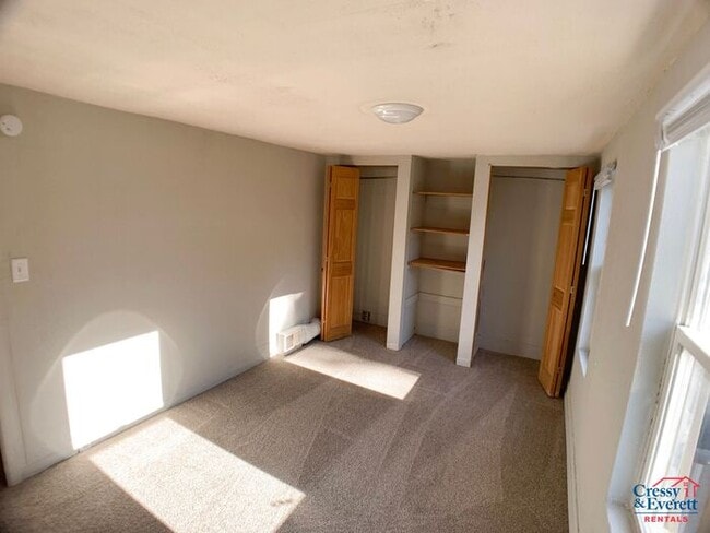 Building Photo - Spacious 3 Bedroom House in Niles