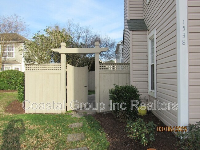 Building Photo - 1538 Stillwood St