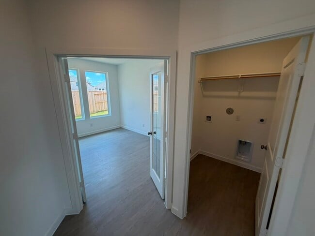 Building Photo - 2847 Gdn Mdw St