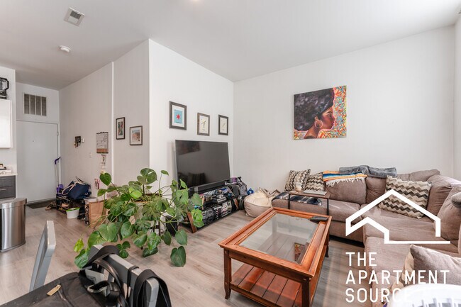 Building Photo - 2022 S Throop St