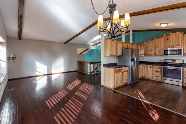 Building Photo - 7673 Safari Cir